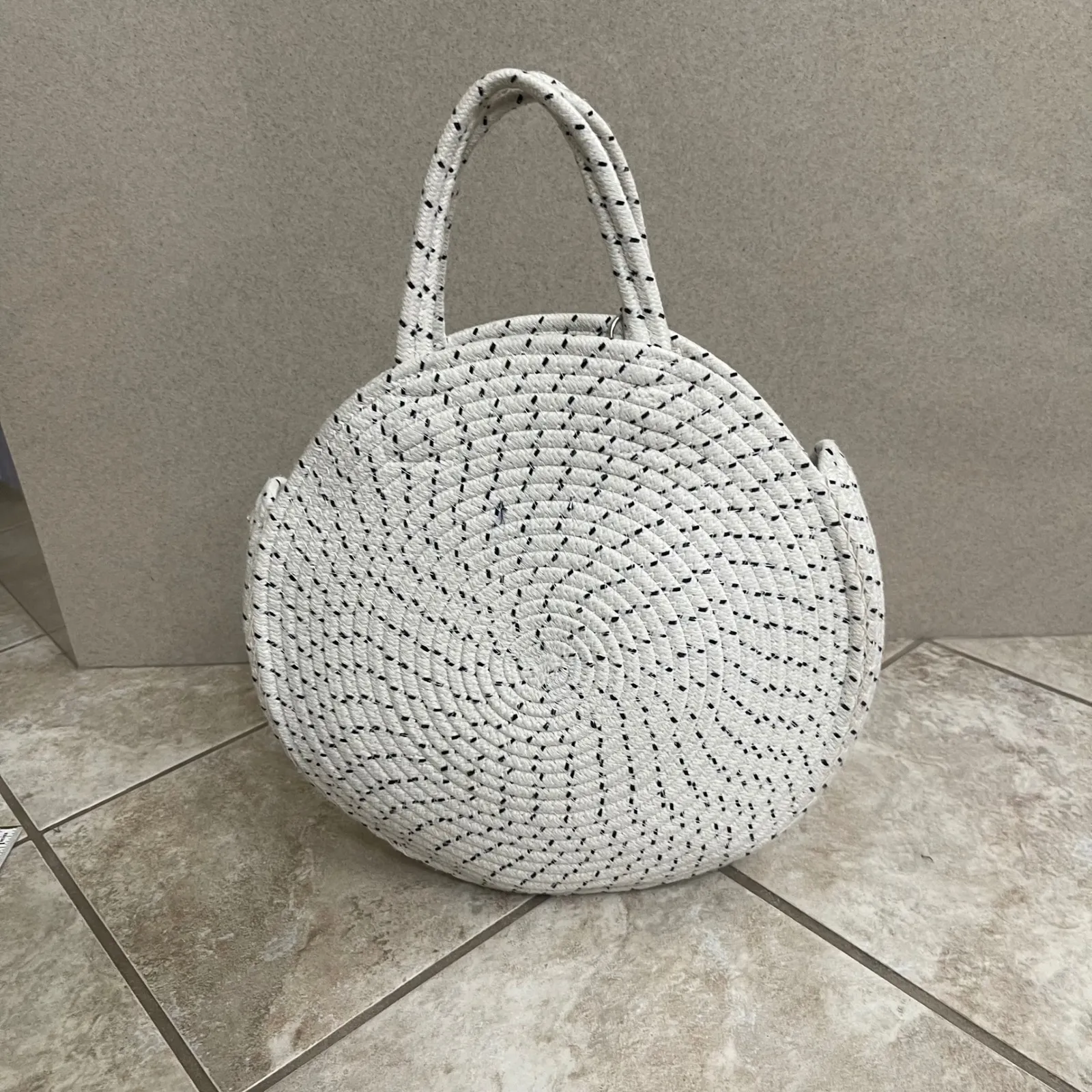 La Regale Round Rope Bag Circle Tote Bag White speckled Accents woven NWT - Image 6