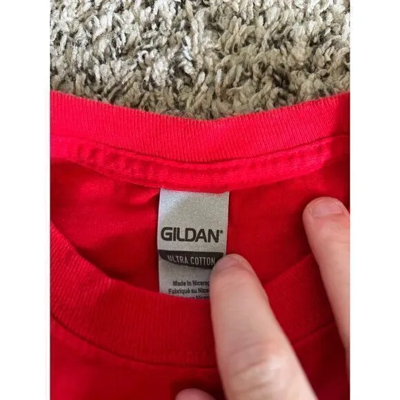Gildan "Merry Christmas" red long sleeve tee size medium‎ - Image 3
