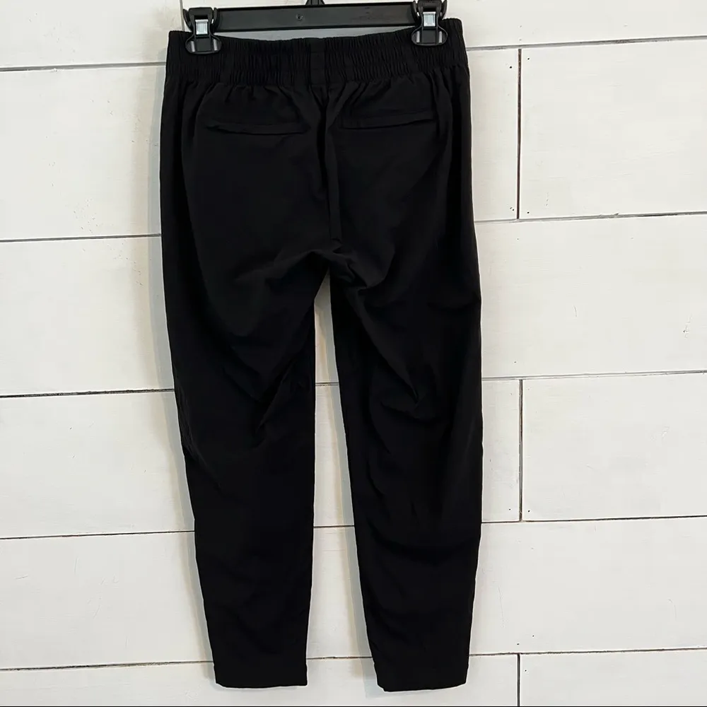 Athleta Mod Trekkie Zipper Crop. Size 2 - Image 4