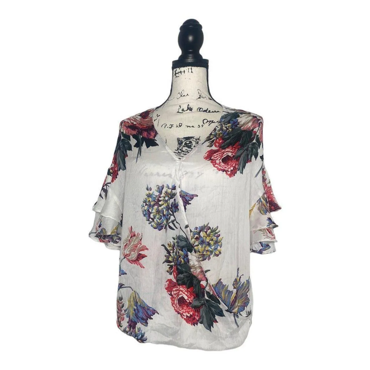 Umgee SZ S white draped front floral blouse - Image 2