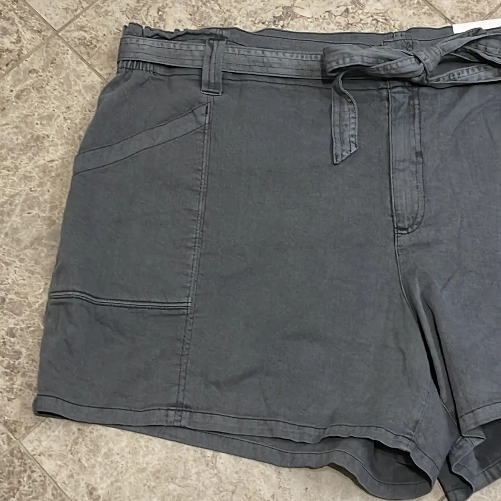 Old Navy High-Waisted Twill Workwear Shorts 4.5” Inseam NEW Size XXL - Image 3