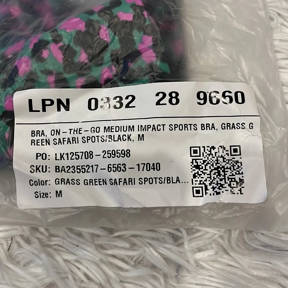 FABLETICS BRA ON THE GO MEDIUM IMPACT SPORTS BRA GRASS GREEN SAFARI SPOTS/BLACK - Image 5