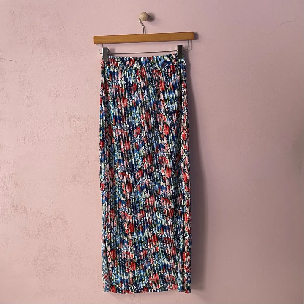 WAYF Blue Floral Pleated Maxi Skirt Size XS EUC - Image 2