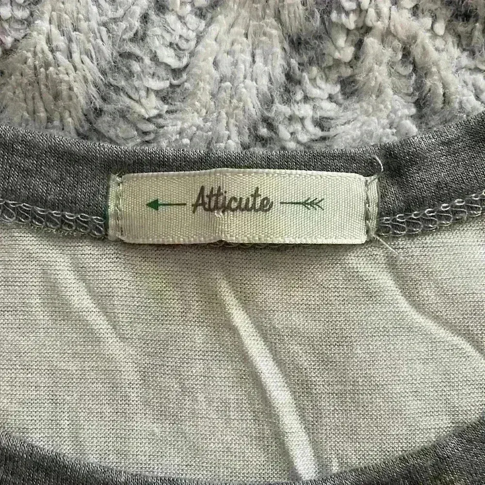 Atticute USA short sleeve‎ tshirt size large - Image 2