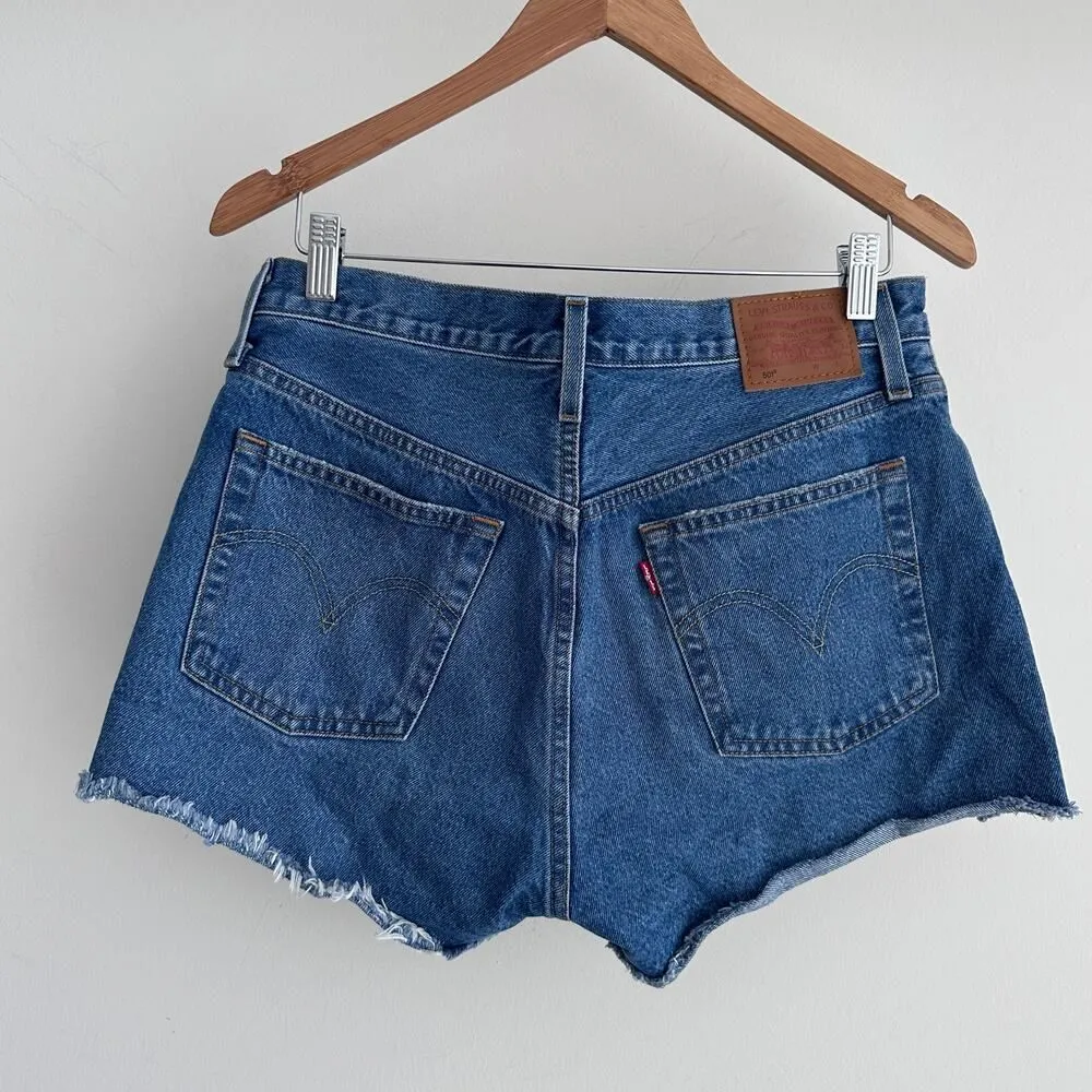 Levi's 501 denim jean shorts distressed - Image 6