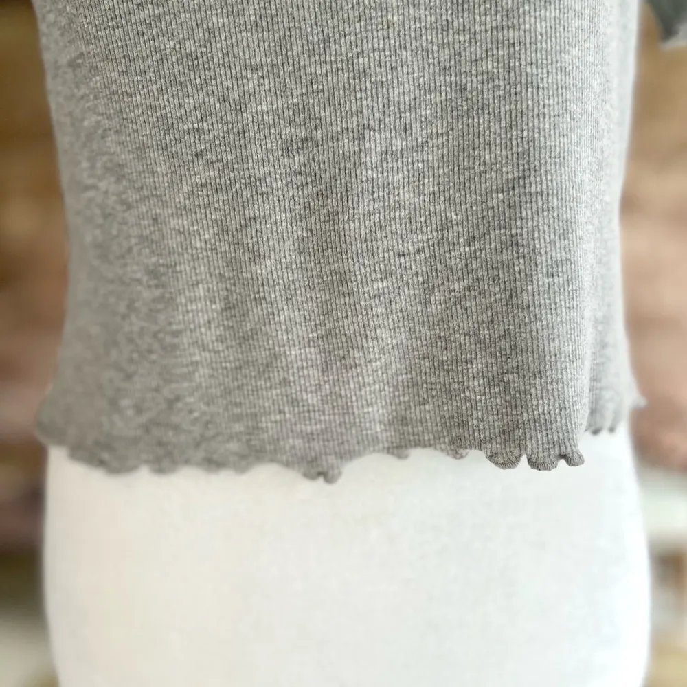 EXPRESS  Grey Ribbed Cutout Back Cropped Top XS - Image 5