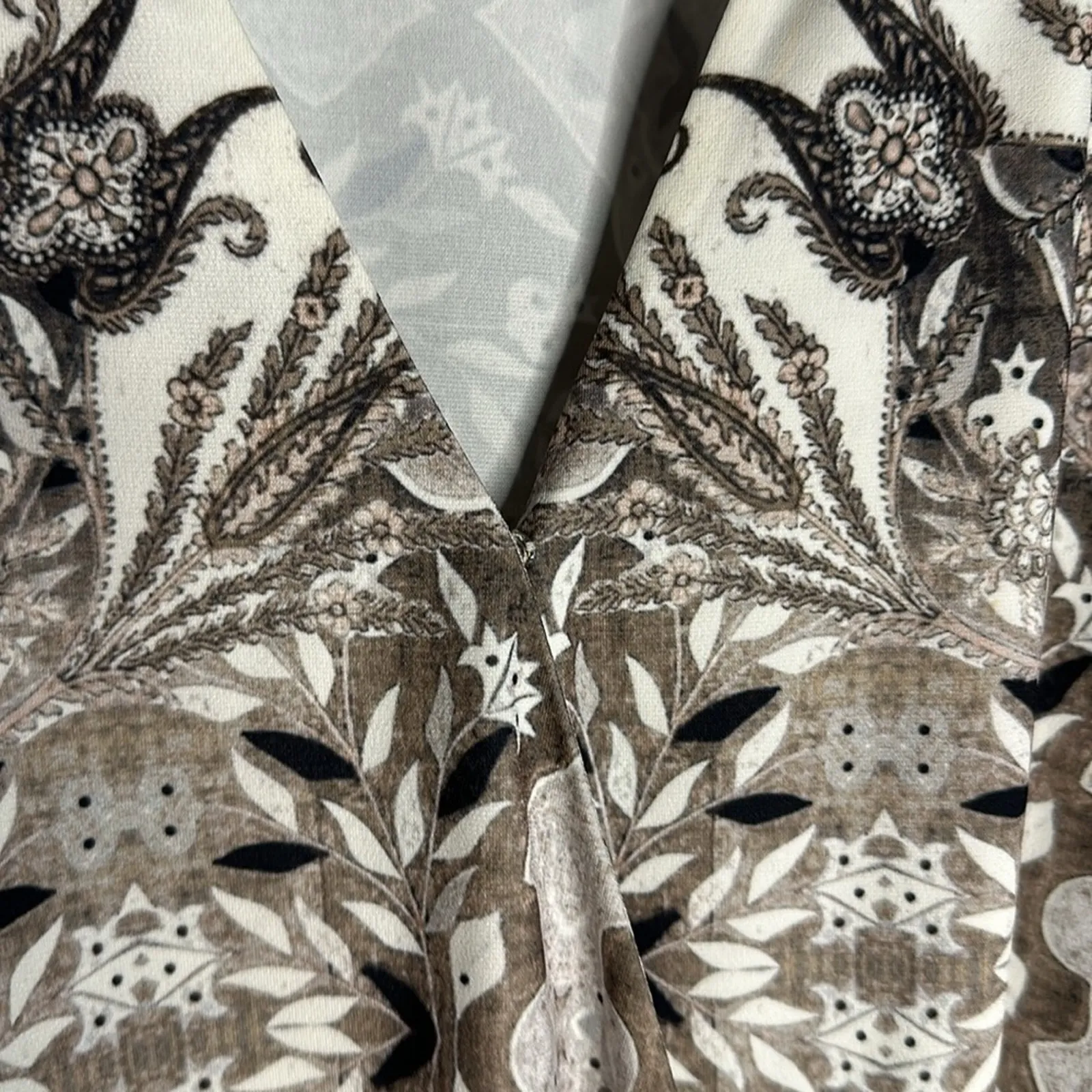 Hale Bob Jersey Wrap Top Brown Paisley Ruffle Collar Neutral Vacation Casual Y2K - Image 4