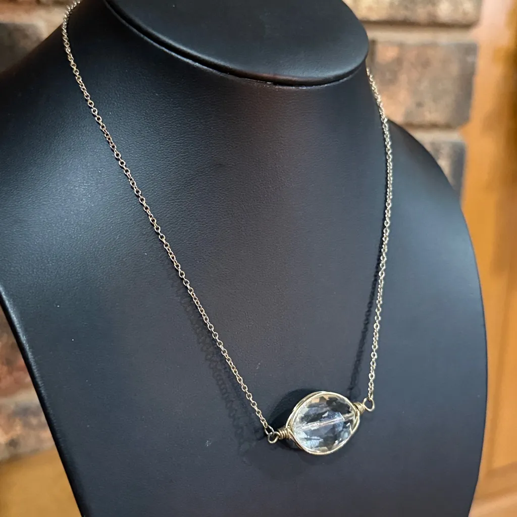 Vintage gold tone dainty chain with wire wrapped clear quartz crystal pendant - Image 3