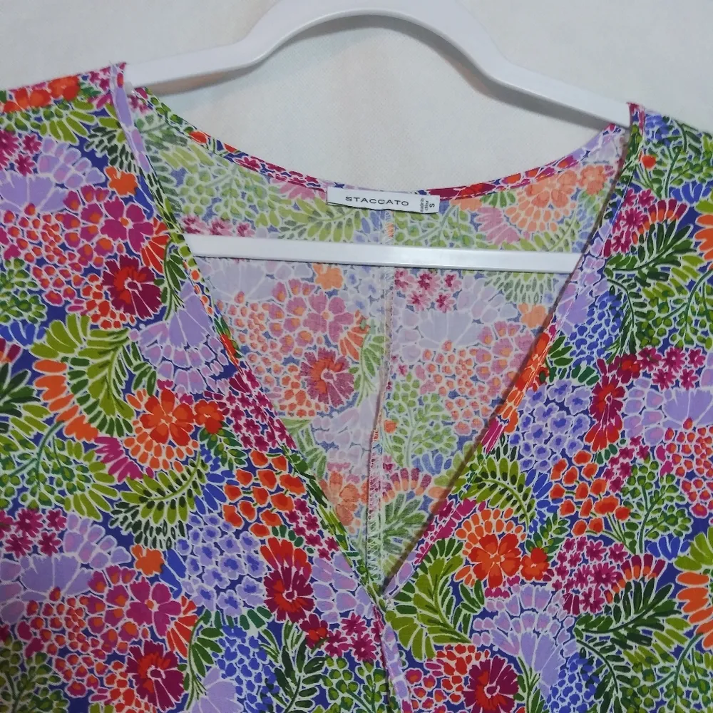 Staccato Multi Color Floral V-Neck Faux Wrap Sleeveless Women's Top Size Small - Image 2