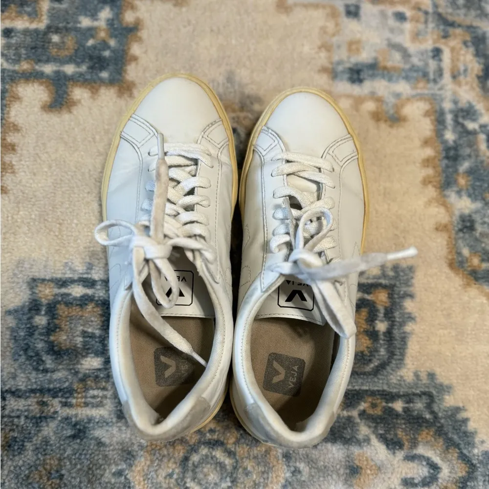 Veja Women’s Leather Logo Sneakers White size 7 - Image 8