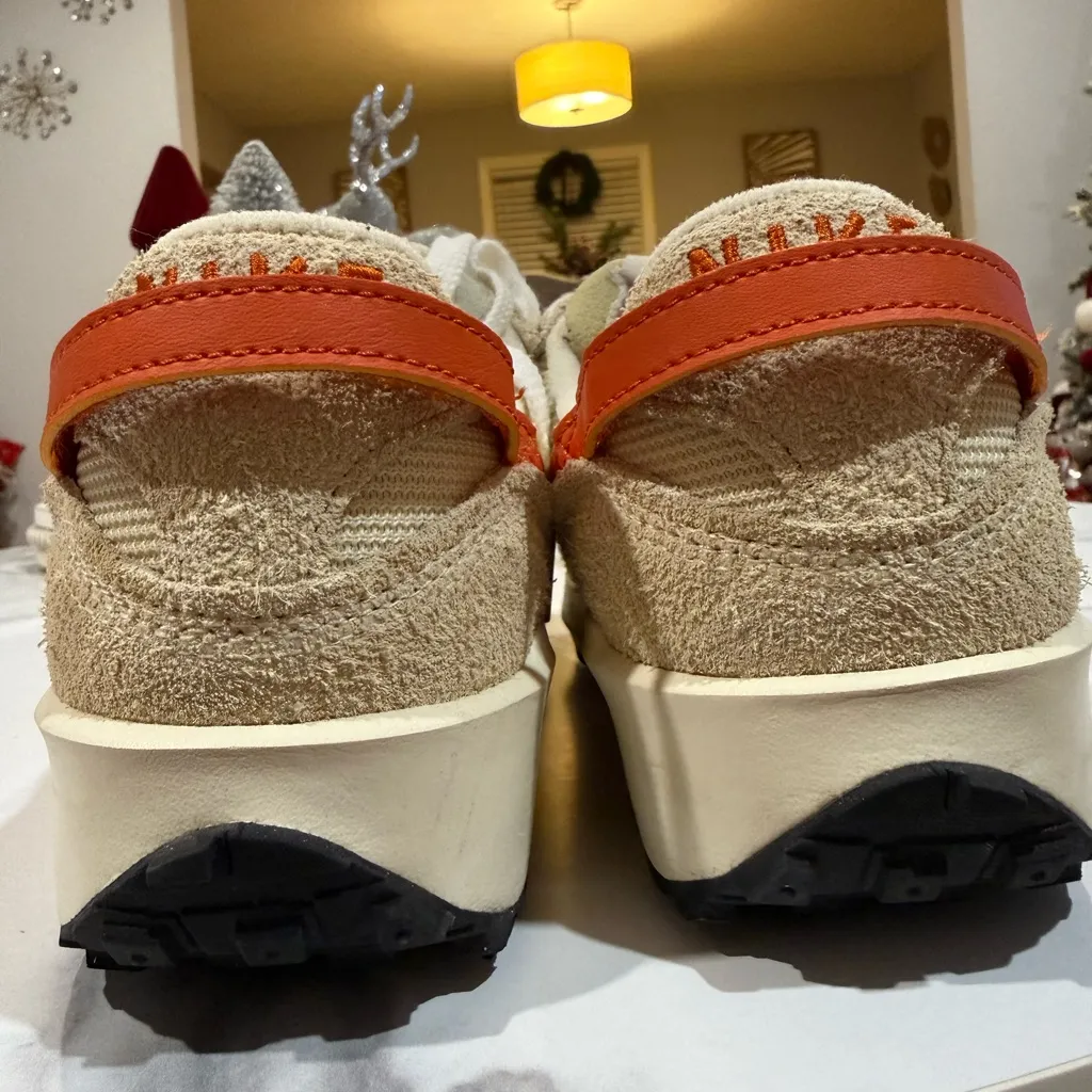 Nike Women's Beige and Orange Sneakers - Image 4