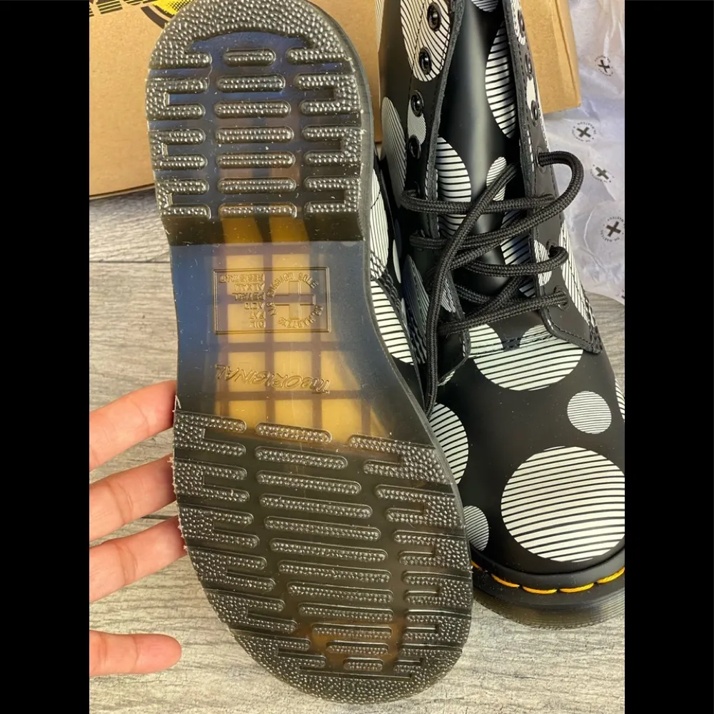 Dr martens polka dot lace up combat leather boot size US7 - Image 2
