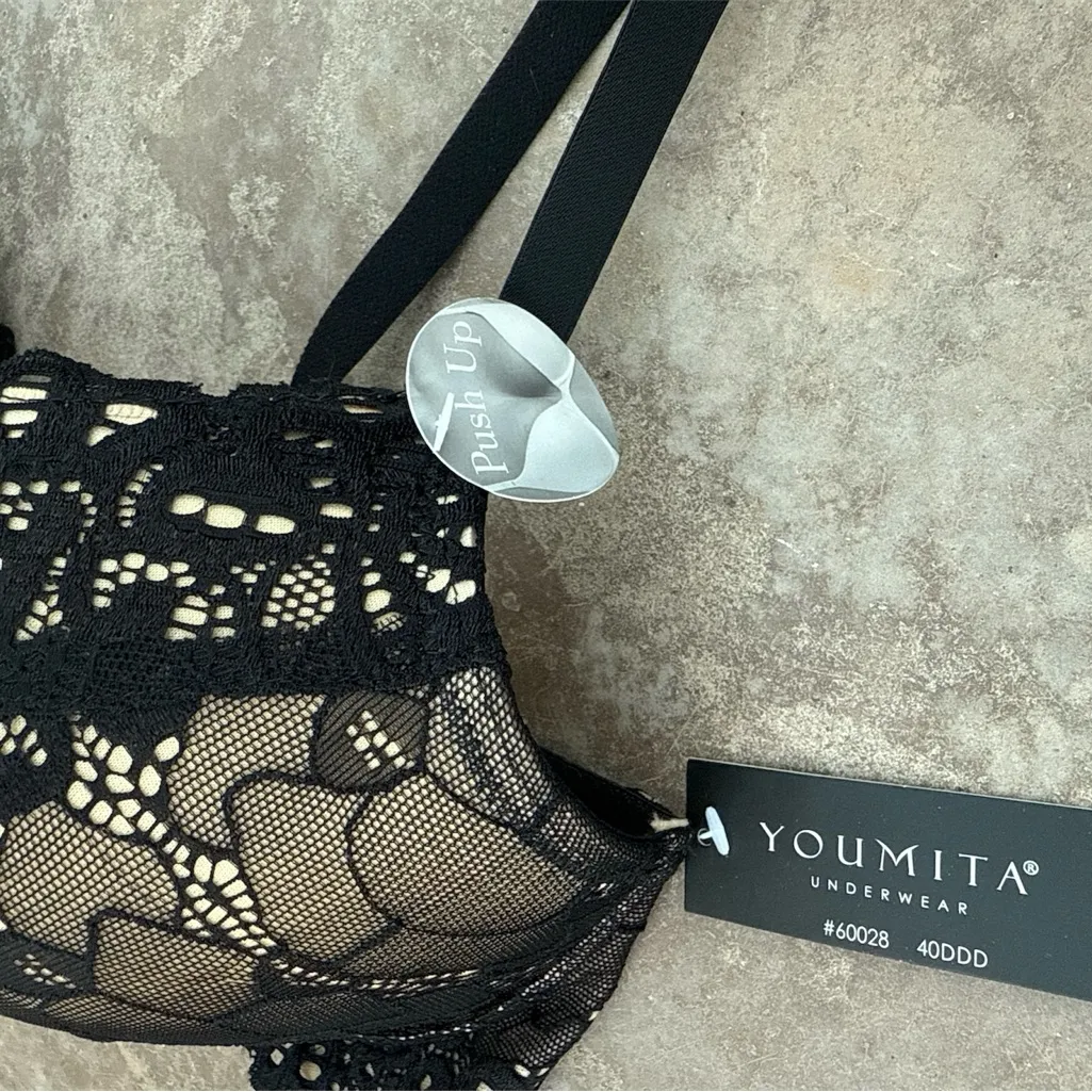 Black Lace woman’s sexy bra size 40DDD or 40F - Image 3
