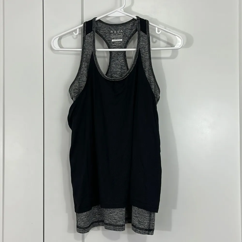 Reva Medium Heathered Gray and Black Racerback Double Layer Workout Tank Top - Image 2