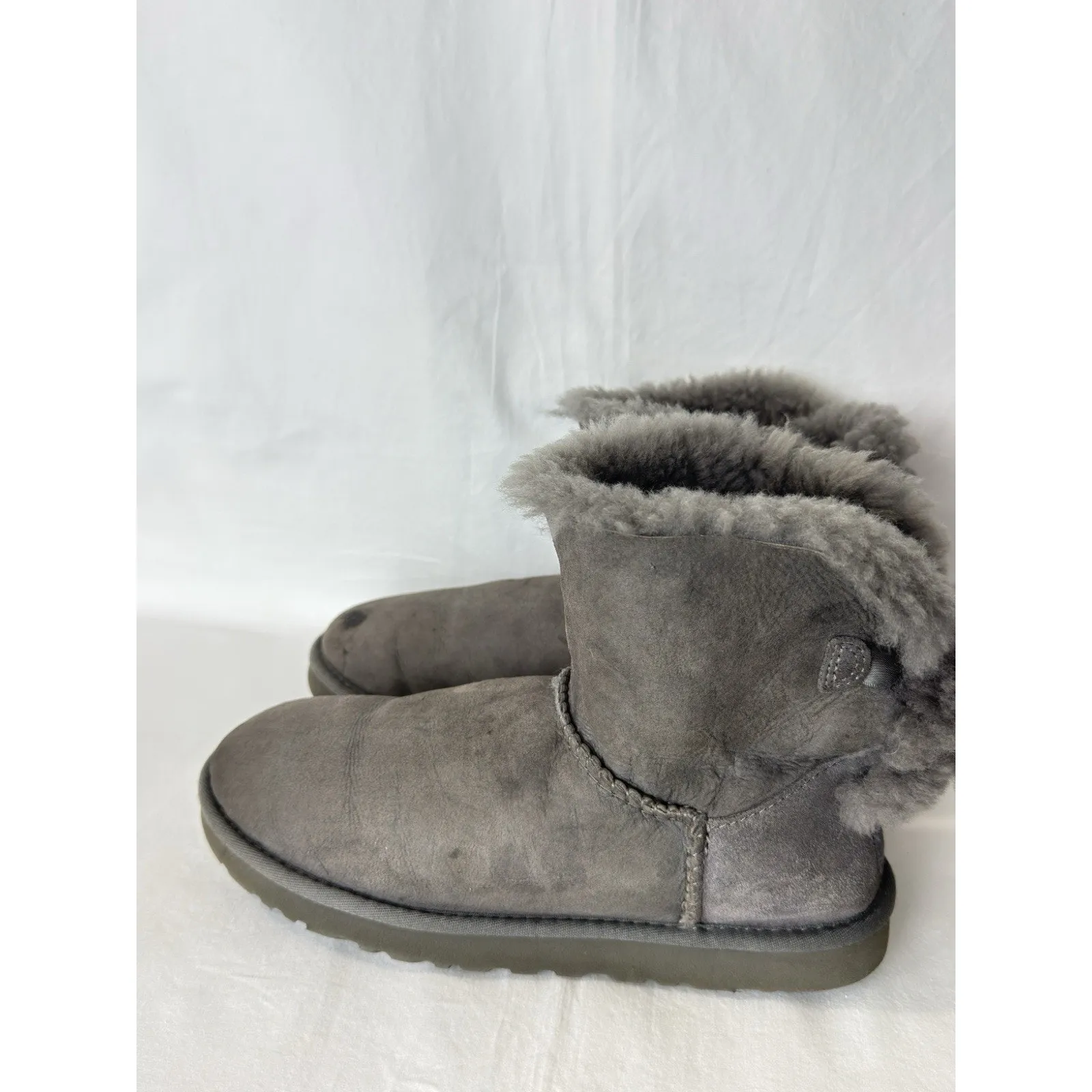 UGG Mini Bailey Bow II Boots Gray Suede Women’s Size 9 Cozy Winter Shoes. - Image 2