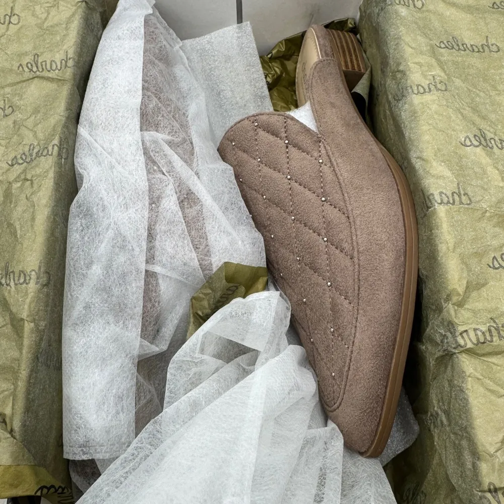 CHARLES BY CHARLES DAVID Este Quilted Microsuede Mule Flats Taupe size 8 - Image 3