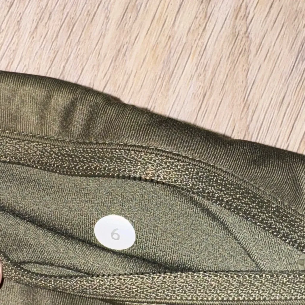 Lululemon Run Inspire Crop II *All Luxtreme Savasana Camo Fatigue Green - Size 6 - Image 6