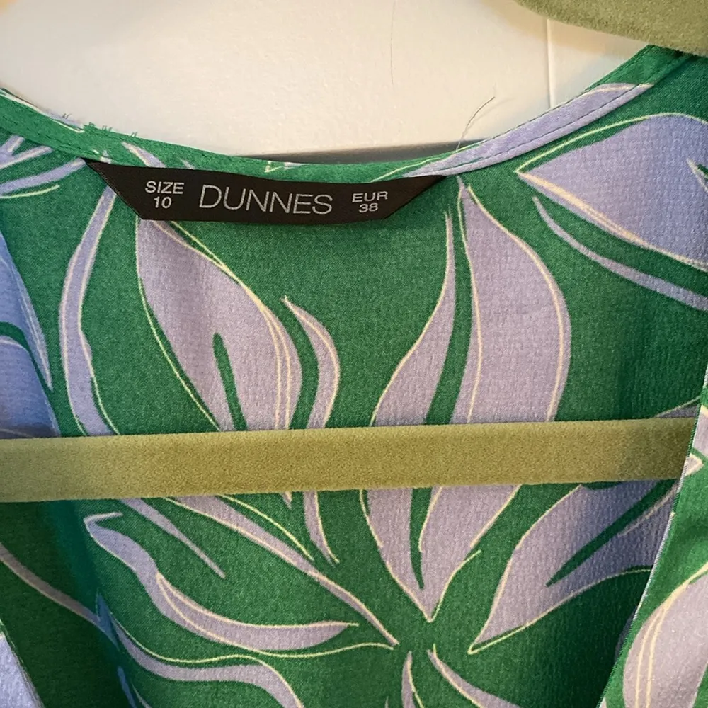 Green Leaf Print Midi Dress Size 6 - Image 5