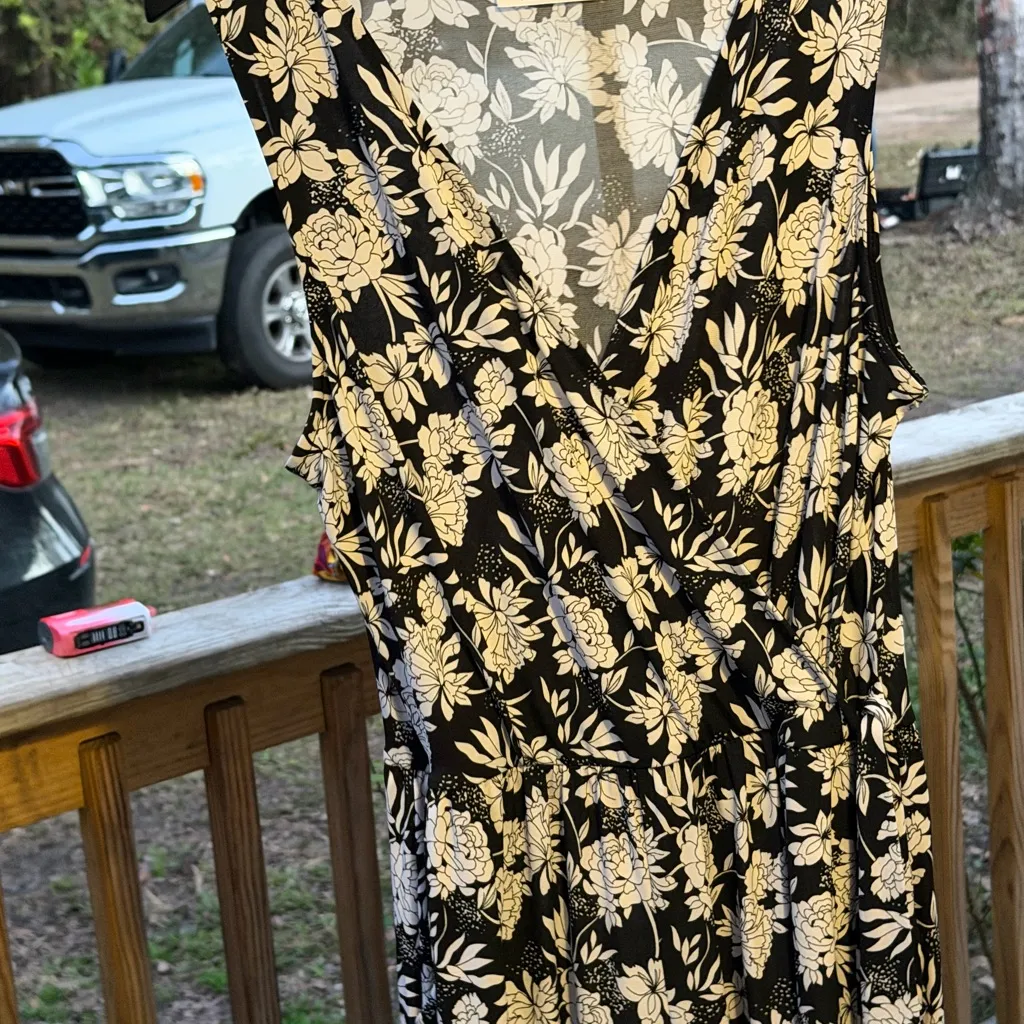 Kayleigh Delaney Floral Black and White Jumpsuit sleeveless cropped size M - Image 10