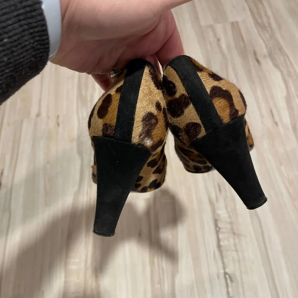 Stuart Weitzman leopard pumps size 6M - Image 4