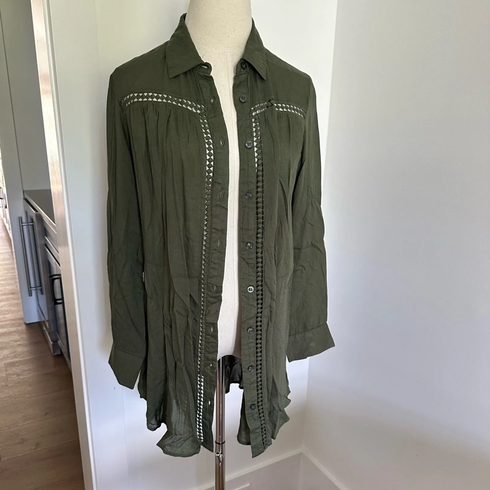 $98 new - Tommy Bahama button down shirt - green - Image 2