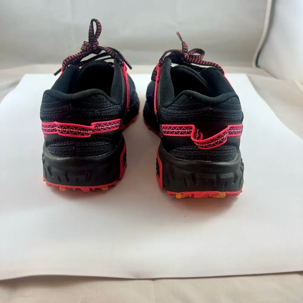 New Balance 410V6 shoes - Image 3