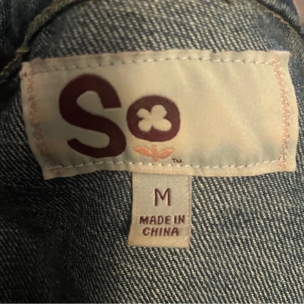 SO  medium wash denim jacket - Image 5