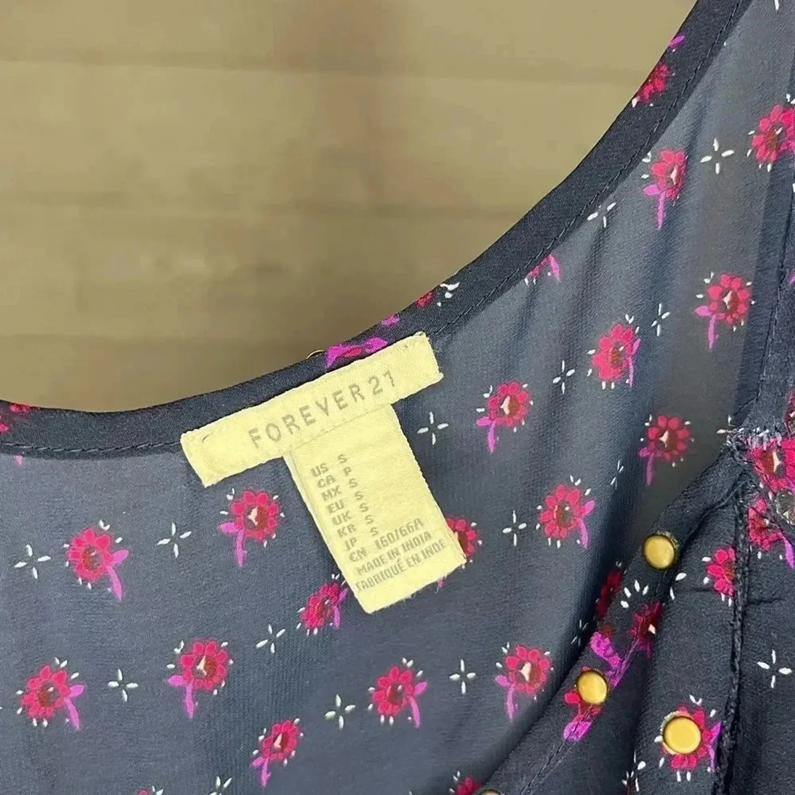 Forever 21 sheer floral print camisole top Size Small - Image 4