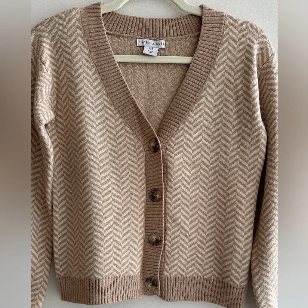 Sincerely Jules Cropped Tan/Cream Button Down Chevron Cardigan, Size Medium Tan - Image 3