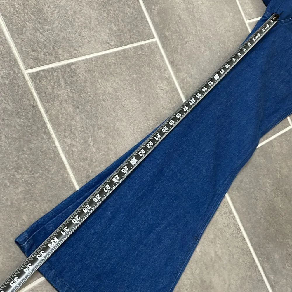 New Sample Wrangler + STAUD Bikini Flare slit Jeans size 27x34 - Image 7