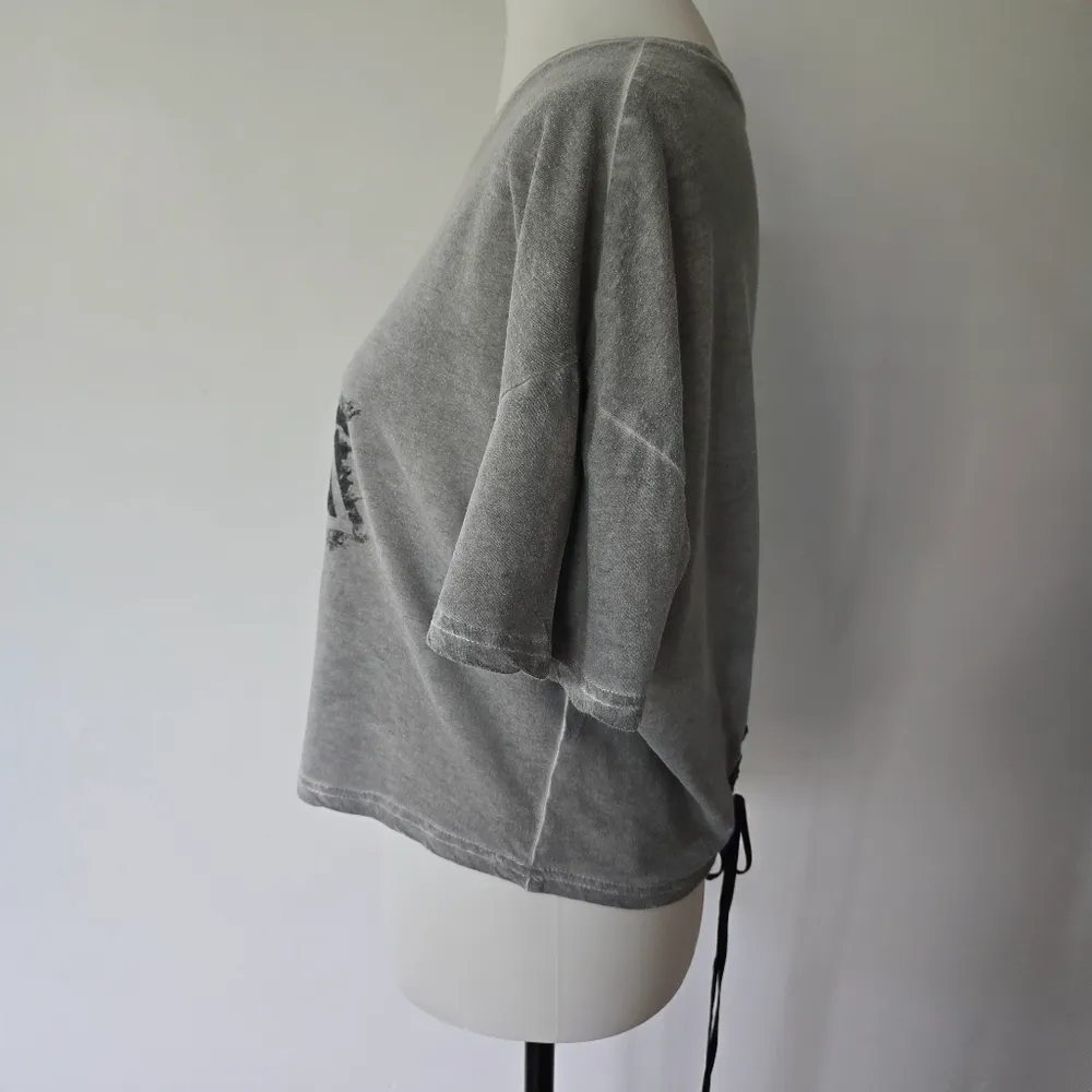 Fantastic Beasts: The Crimes Of Grindelwald Gray Lace-Back Crop Top Size Medium - Image 4