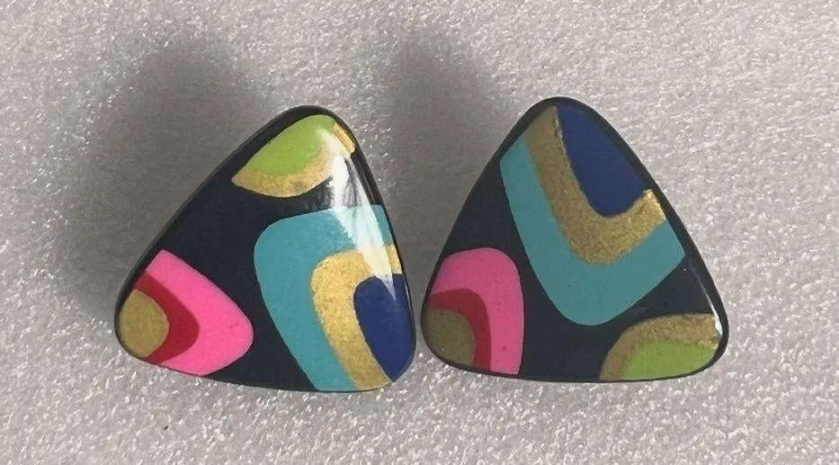 Vintage 80’s Techno Multicolor Triangle Clip On Earrings Black - Image 4