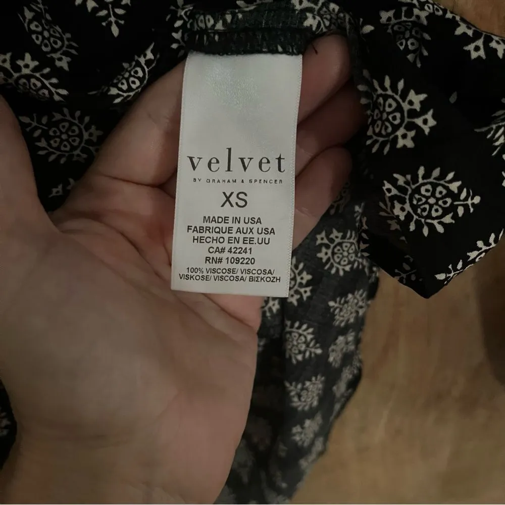 Velvet by Graham & Spencer Blouse XS Black White Abstract Vicose USA Lightweight - Image 5