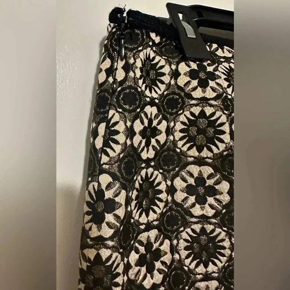 MSSP Max Studio black gold stretch pencil skirt size 2 - Image 3