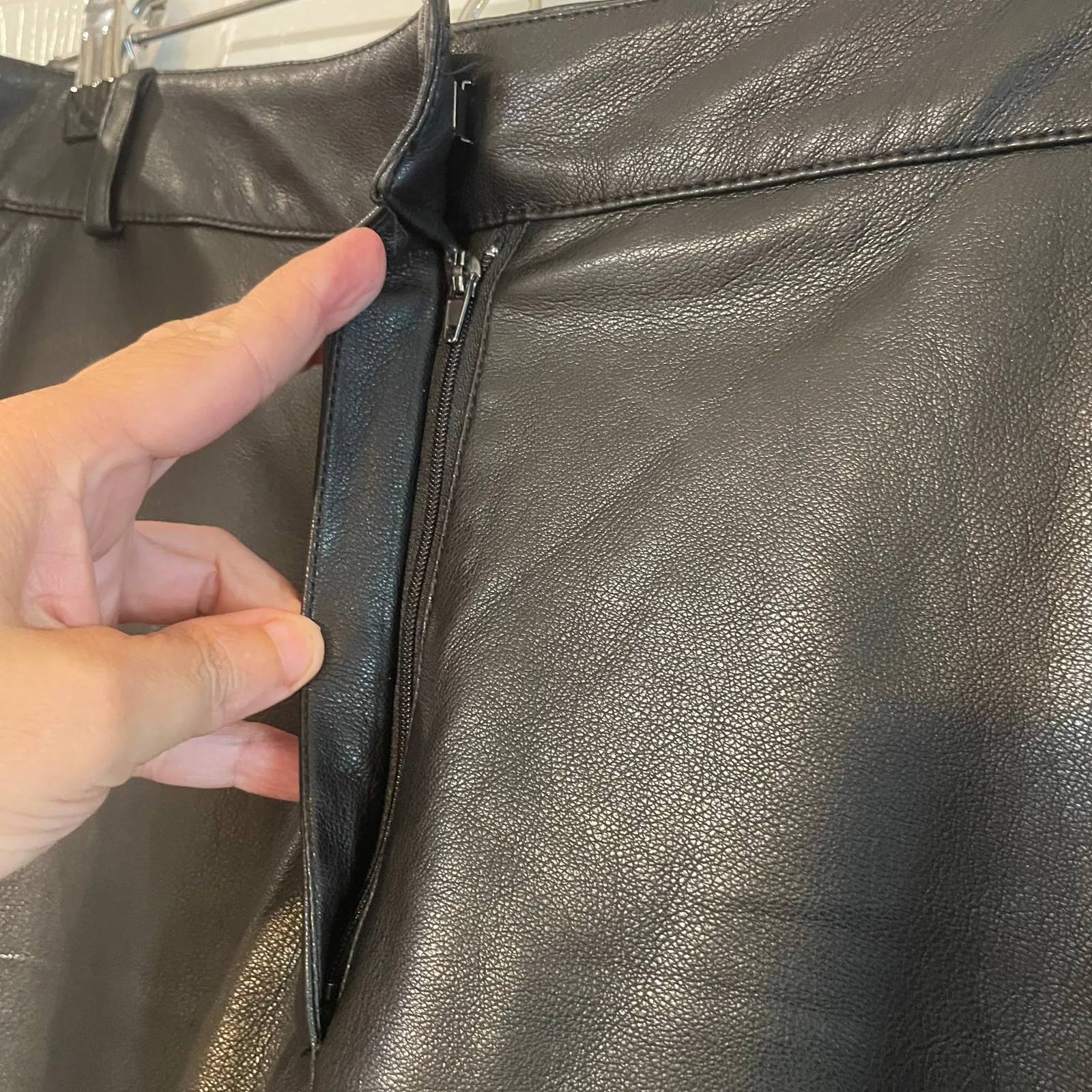 7 For all Mankind Faux Leather Wide Cropped Leg Pants Black- Size XL - Image 5