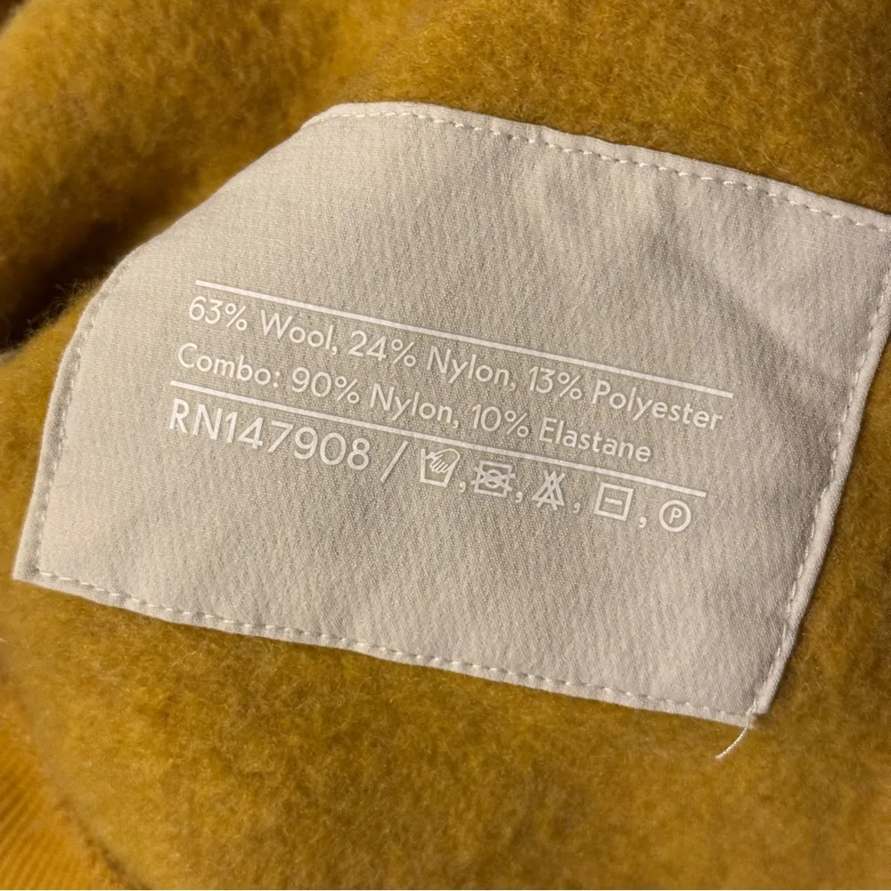 Outdoor Voices MegaFleece Sweatshirt Womens Medium Wool Crewneck Gold Yellow - Image 9