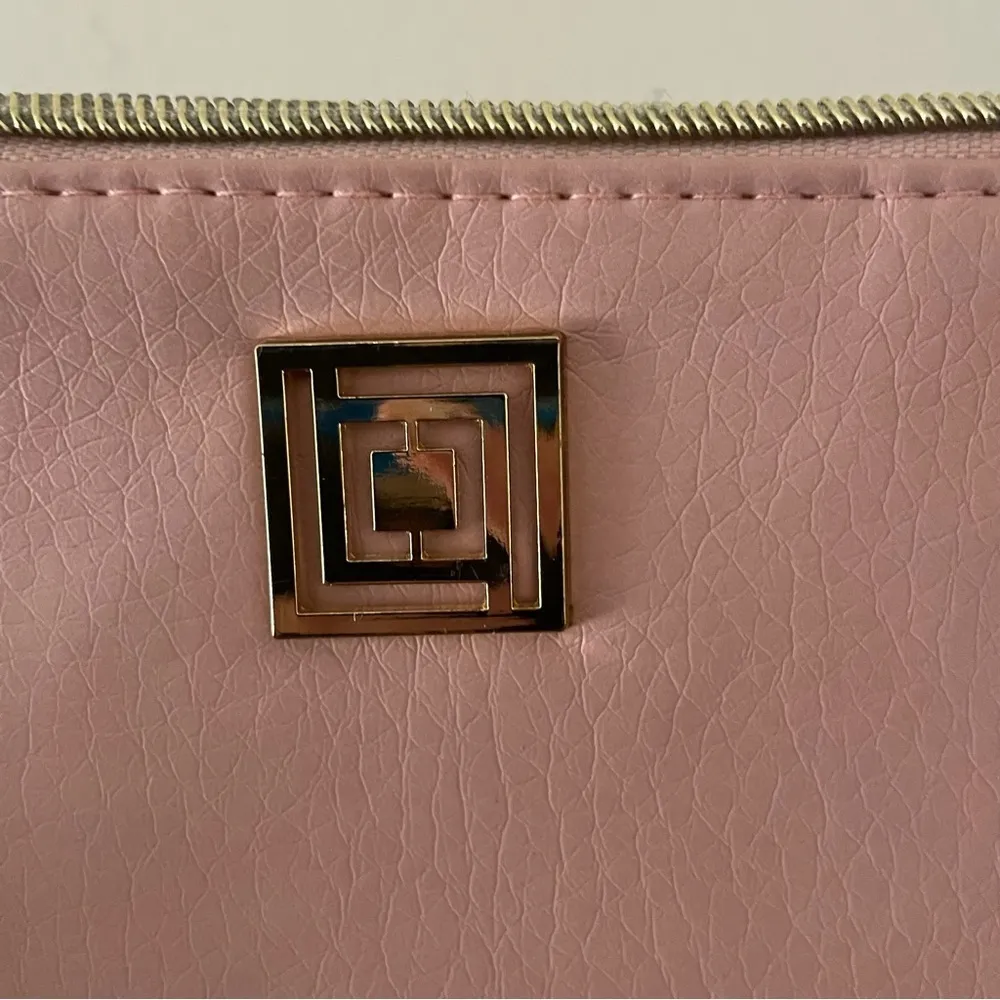 Liz Claiborne pink and black clutch with gold detail and zipper delicate - Image 4