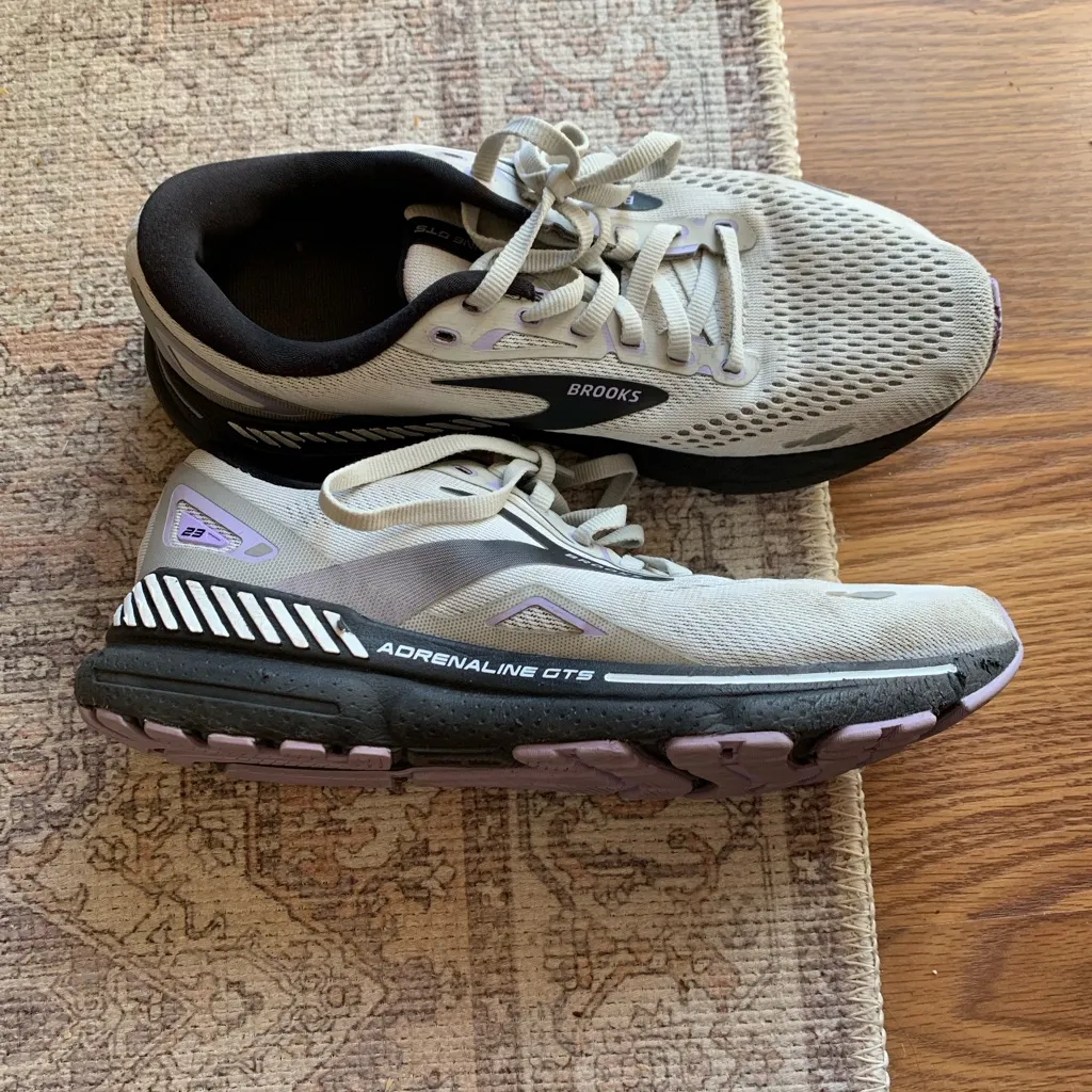 Brooks Light Gray Running Shoes Women Size 9 Athletic Adrenaline GTS Footwear - Image 3