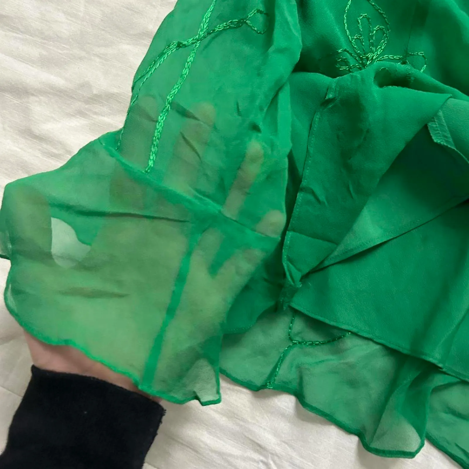 Vintage Kelly Green silk floral embroidered sequin top bell sleeves Size large - Image 3