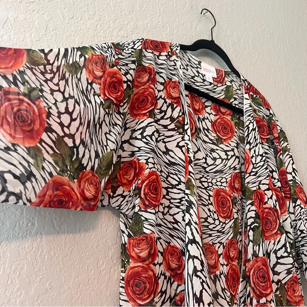 Lularoe Sz M Shirley Kimono Coverup Rose Floral Chiffon black white #268 - Image 7