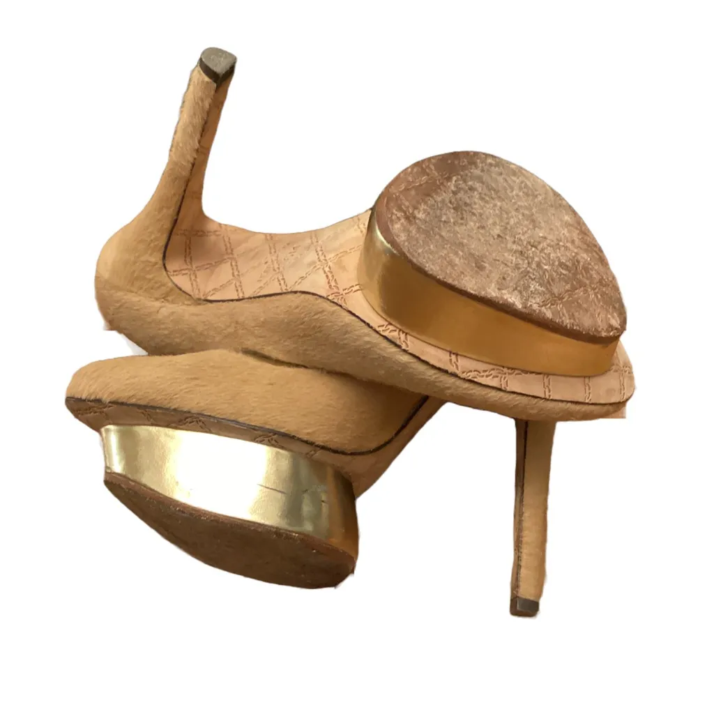 L.A.M.B. BEIGE & GOLD FUR & LEATHER "NIKKO" PLATFORM STILETTO HEELS (6M) - Image 11