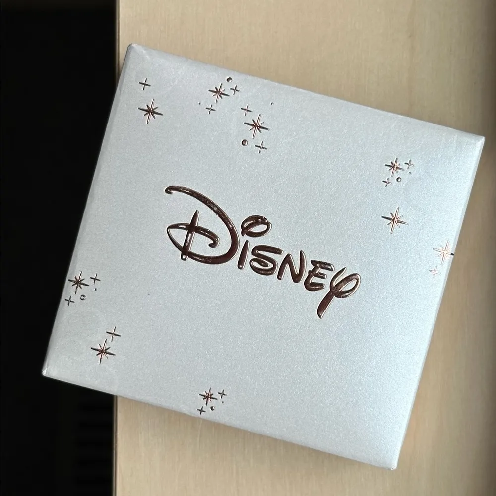 Disney's Minnie Mouse Tri-Tone Crystal "Love" Multi Charm Stretch Bracelet - Image 3