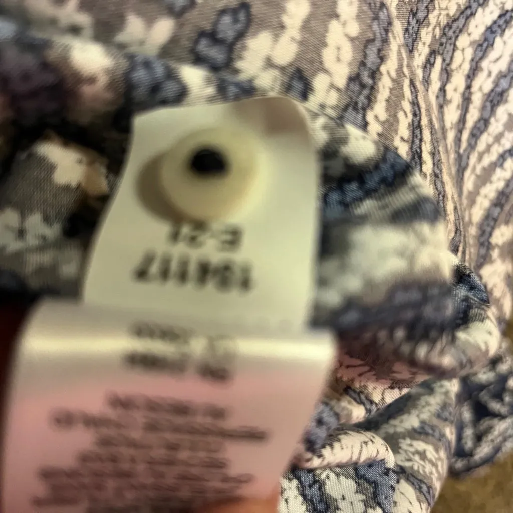 Foxcroft No-Iron Shirt Women's 14 Blue Black White Print Long Sleeve Used - Image 12