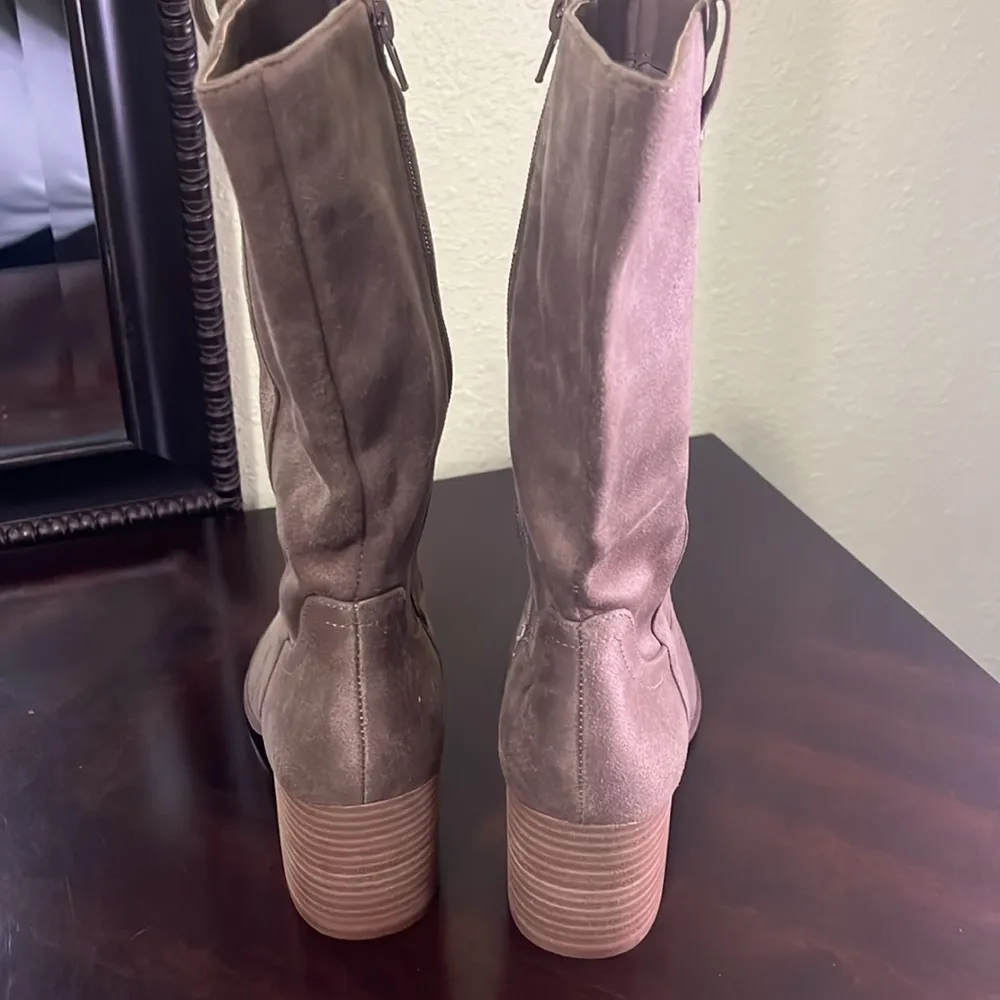 Ladies mid length boots Size 8M by Dolce Vita. - Image 2