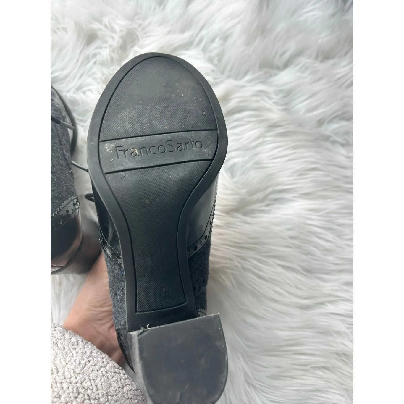 Franco Sarto Maze heeled oxfords in black patent leather and dark grey size 7.5 - Image 4