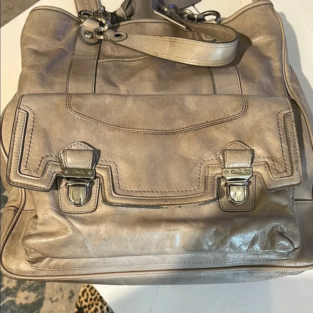 Coach Cream Shoulder Bag tote with Structured Design - Image 5