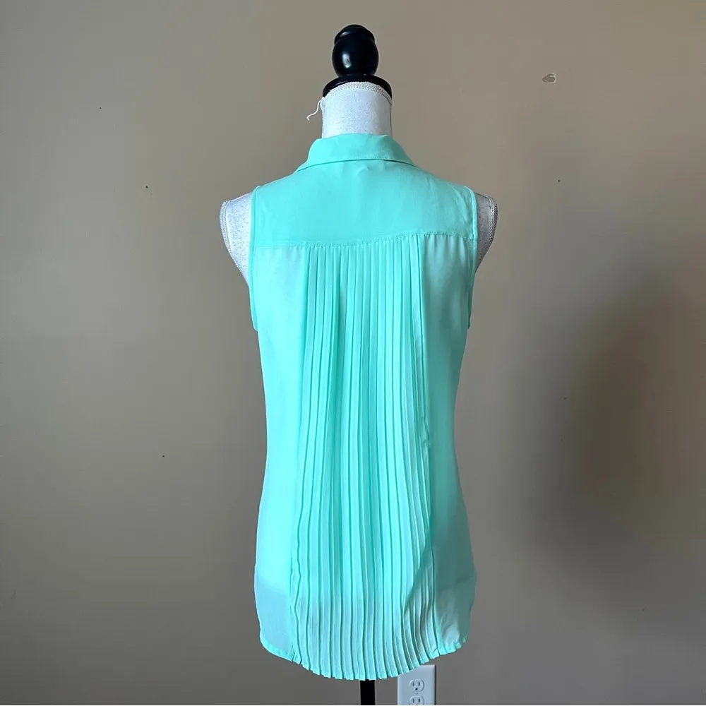 OLIVE & OAK | Seafoam Green Sheer Sleeveless Accordion Pleated Blouse Sz XS - Image 4