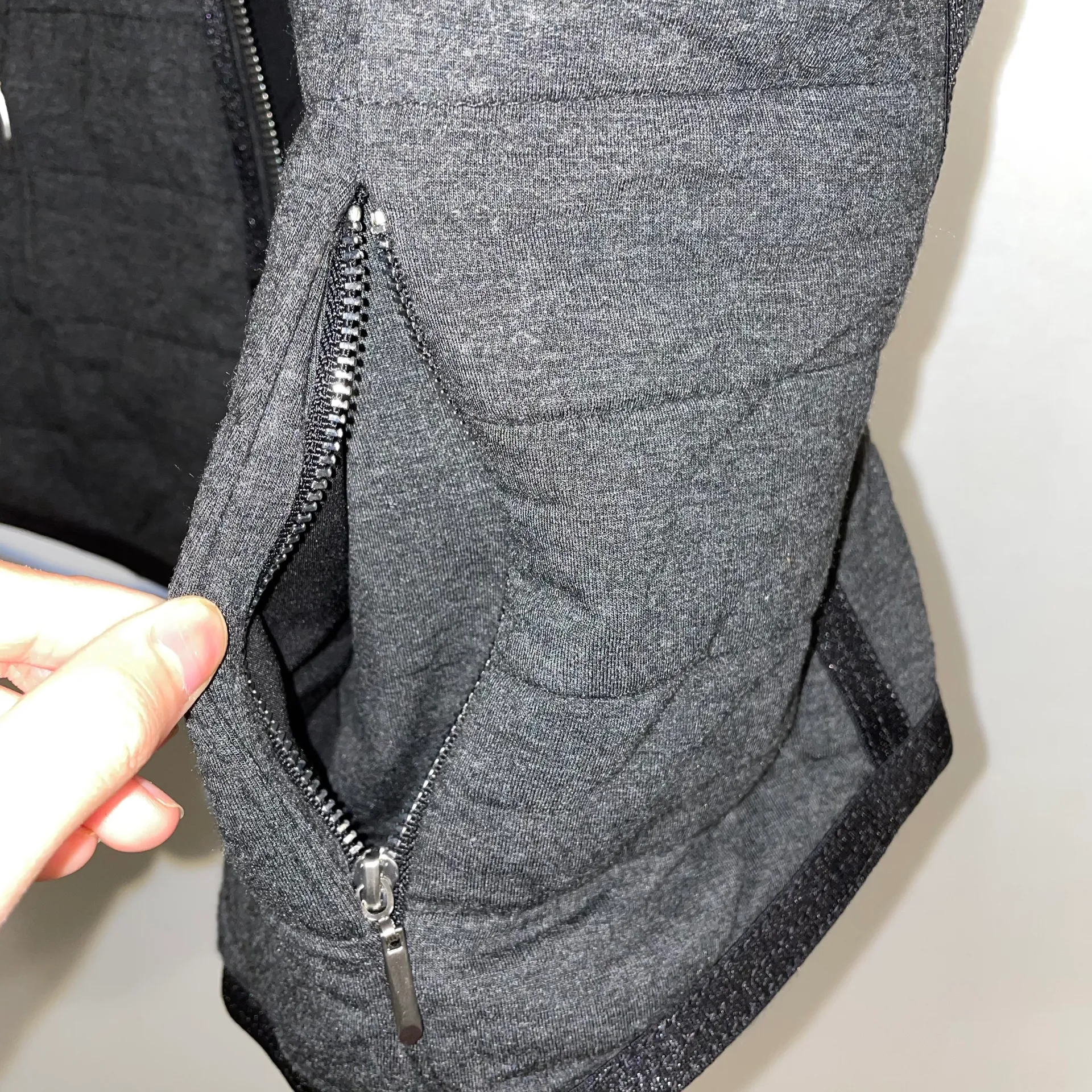 NWT $130 White House Black Market Grey Knit Quilted Zip Front Vest S - Image 8