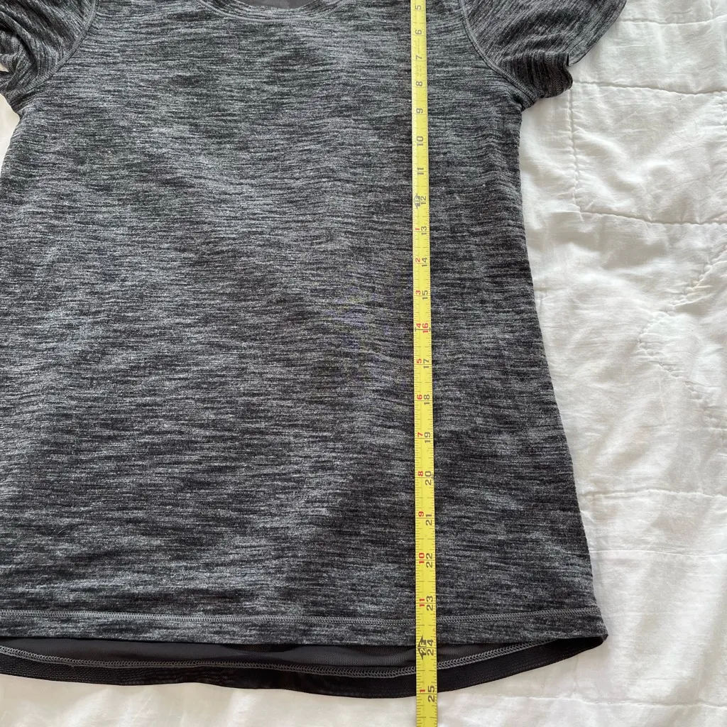 Lululemon gray & shear black T shirt - Image 7