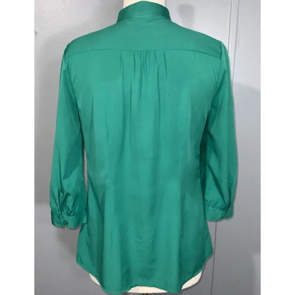 Banana Republic Green Satin Button Front 3/4 Sleeve Pleat V Neck Smock Blouse M - Image 4